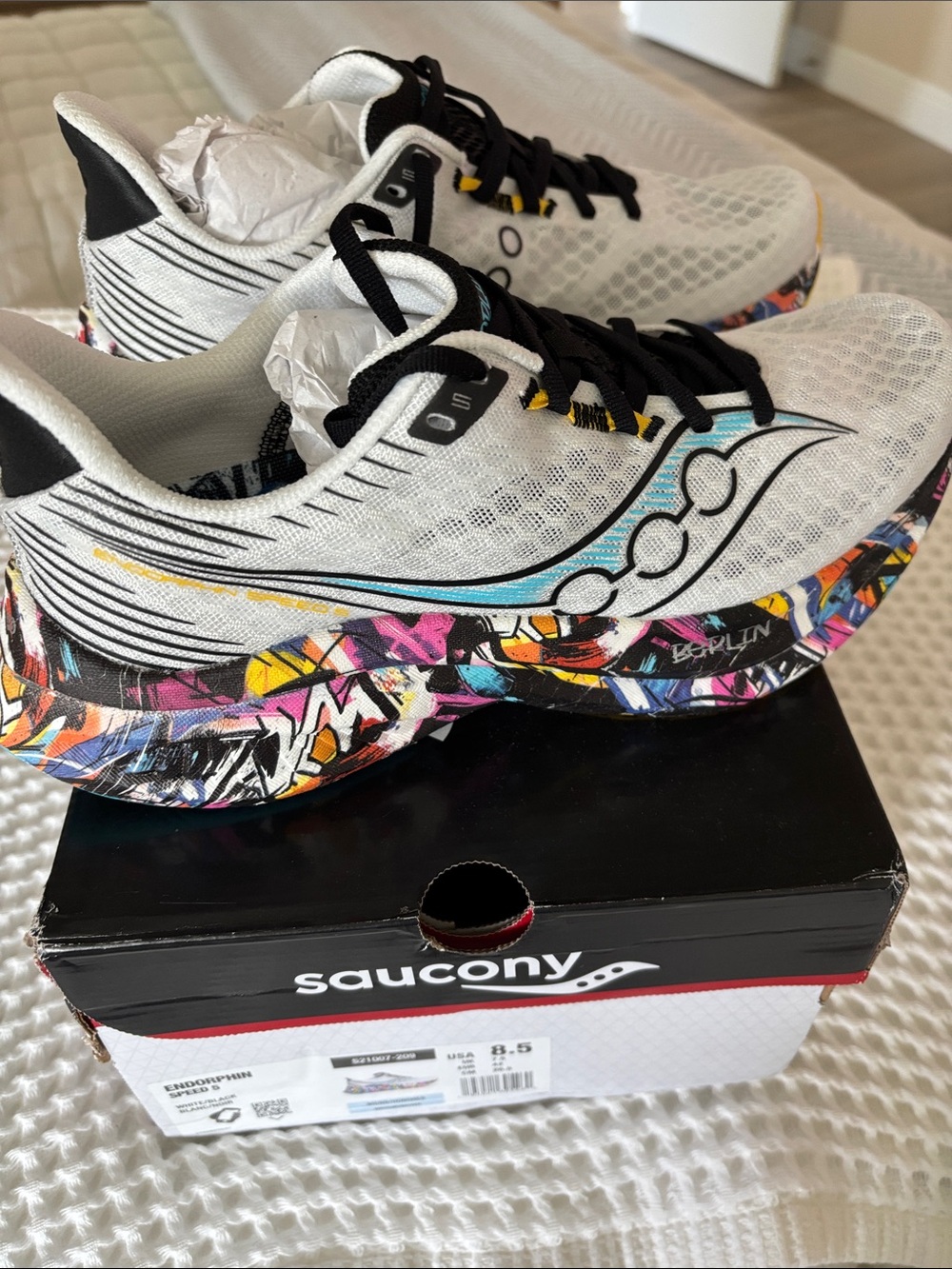 Saucony White Athletic Sneakers with Black Laces and Multicolor Midsole